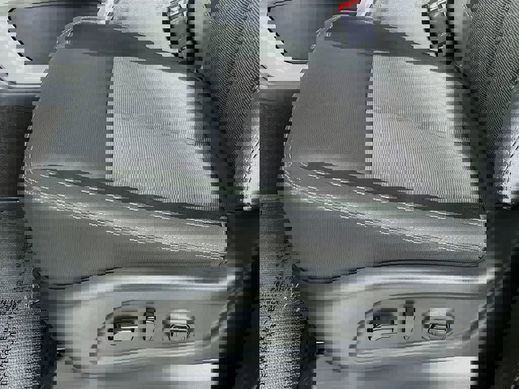 Used 2024 Nissan Titan SV w/ SV Convenience Package image 30