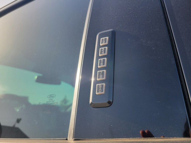Used 2021 Ford F150 Lariat RWD image 9