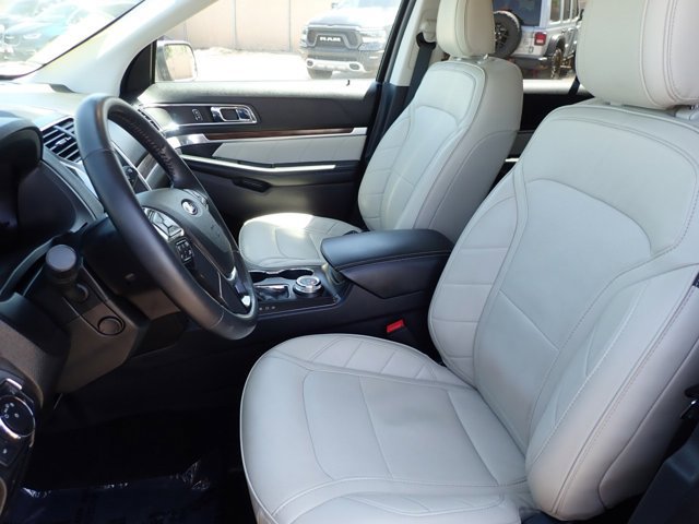 Used 2019 Ford Explorer Limited w/ Limited Luxury Package AWD/4WD image 12
