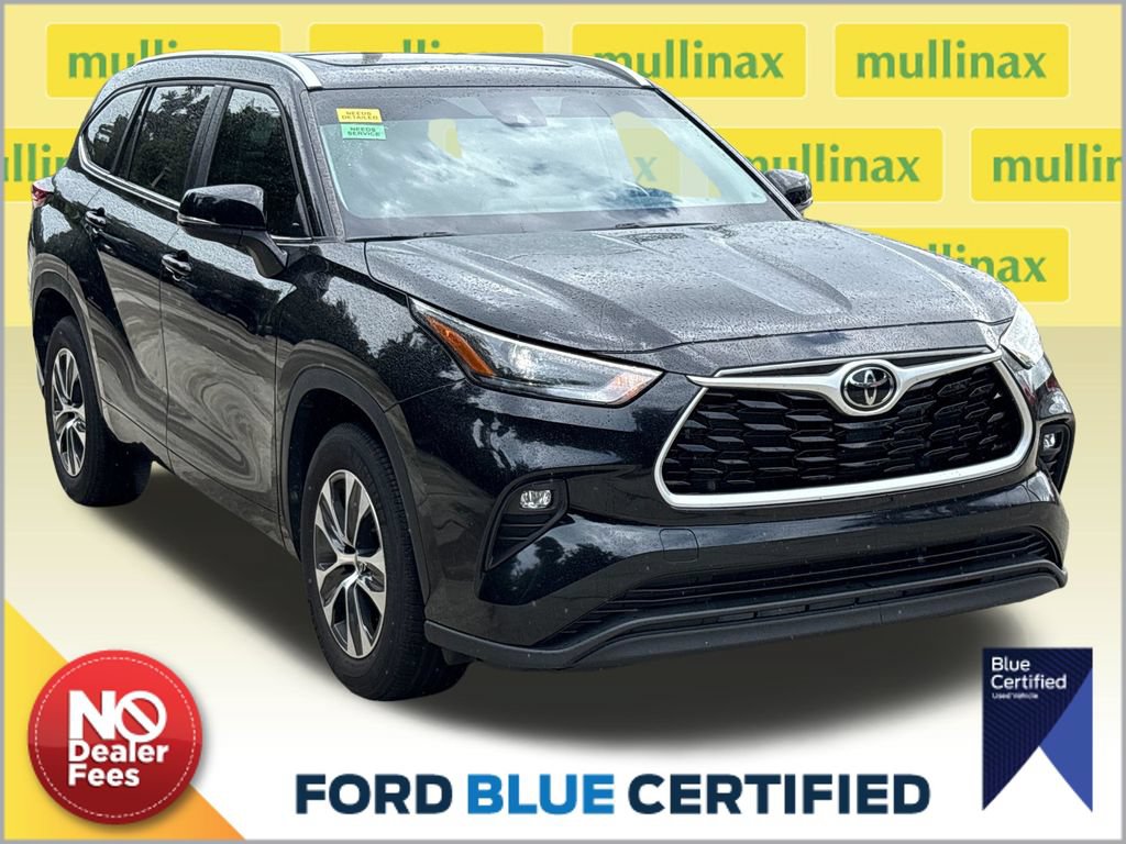 Used 2023 Toyota Highlander XLE FWD image 1