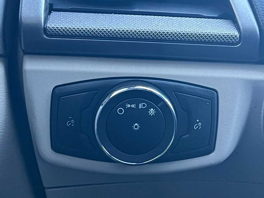 Used 2020 Ford Fusion SE image 22