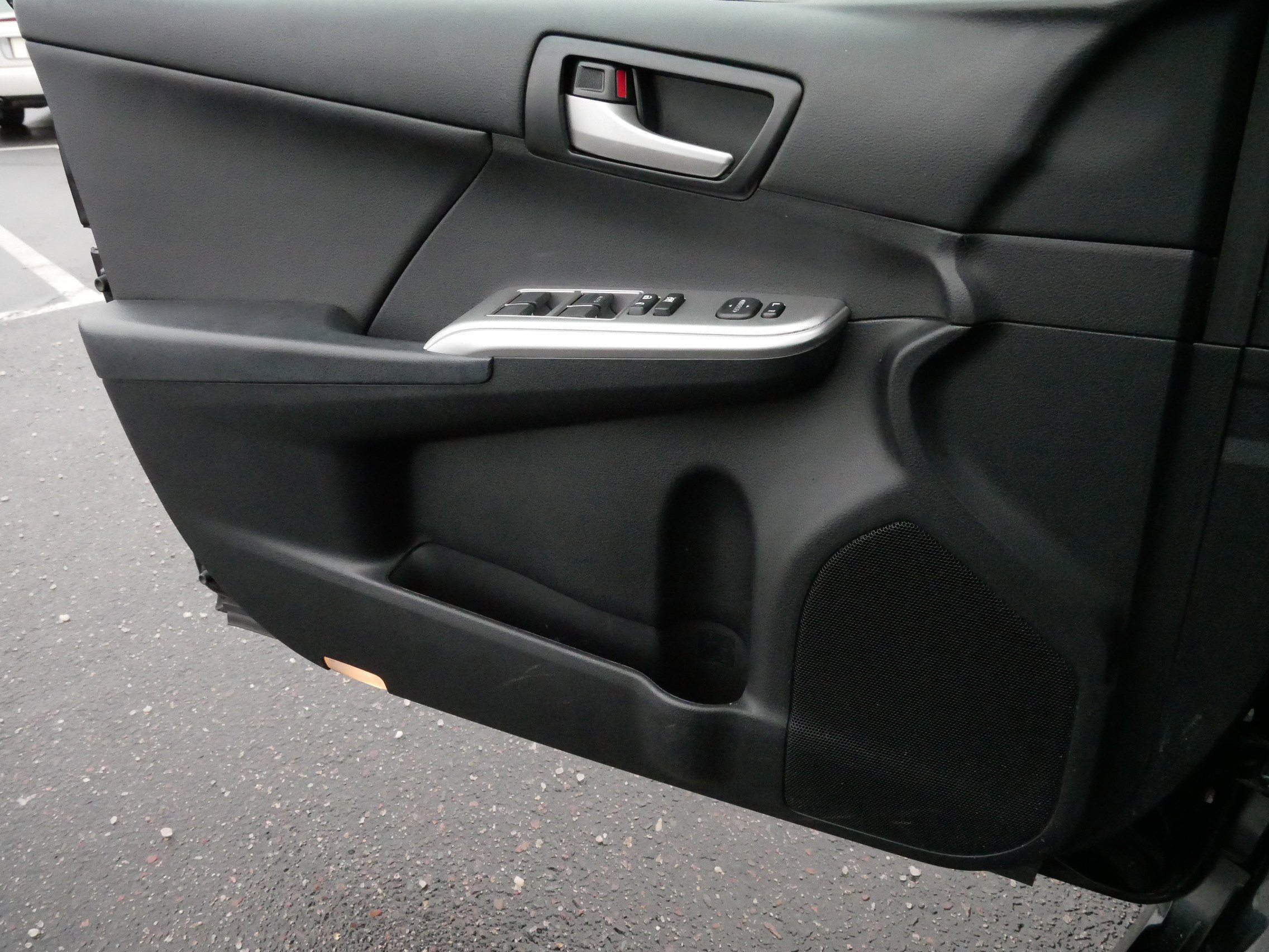 Used 2014 Toyota Camry L image 28