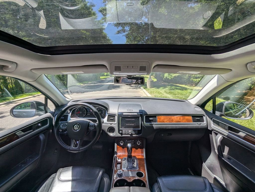 Used 2014 Volkswagen Touareg TDI AWD/4WD image 24