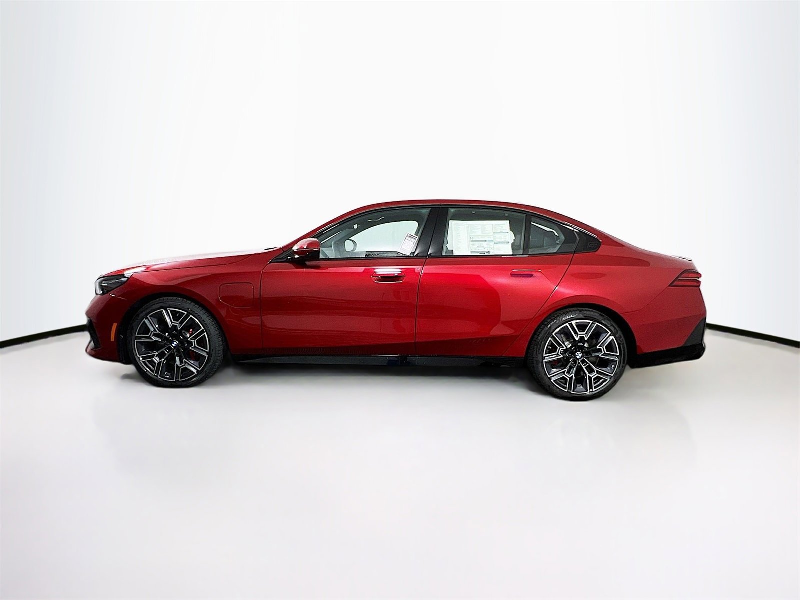 New 2026 BMW 550e xDrive w/ Executive Package image 4