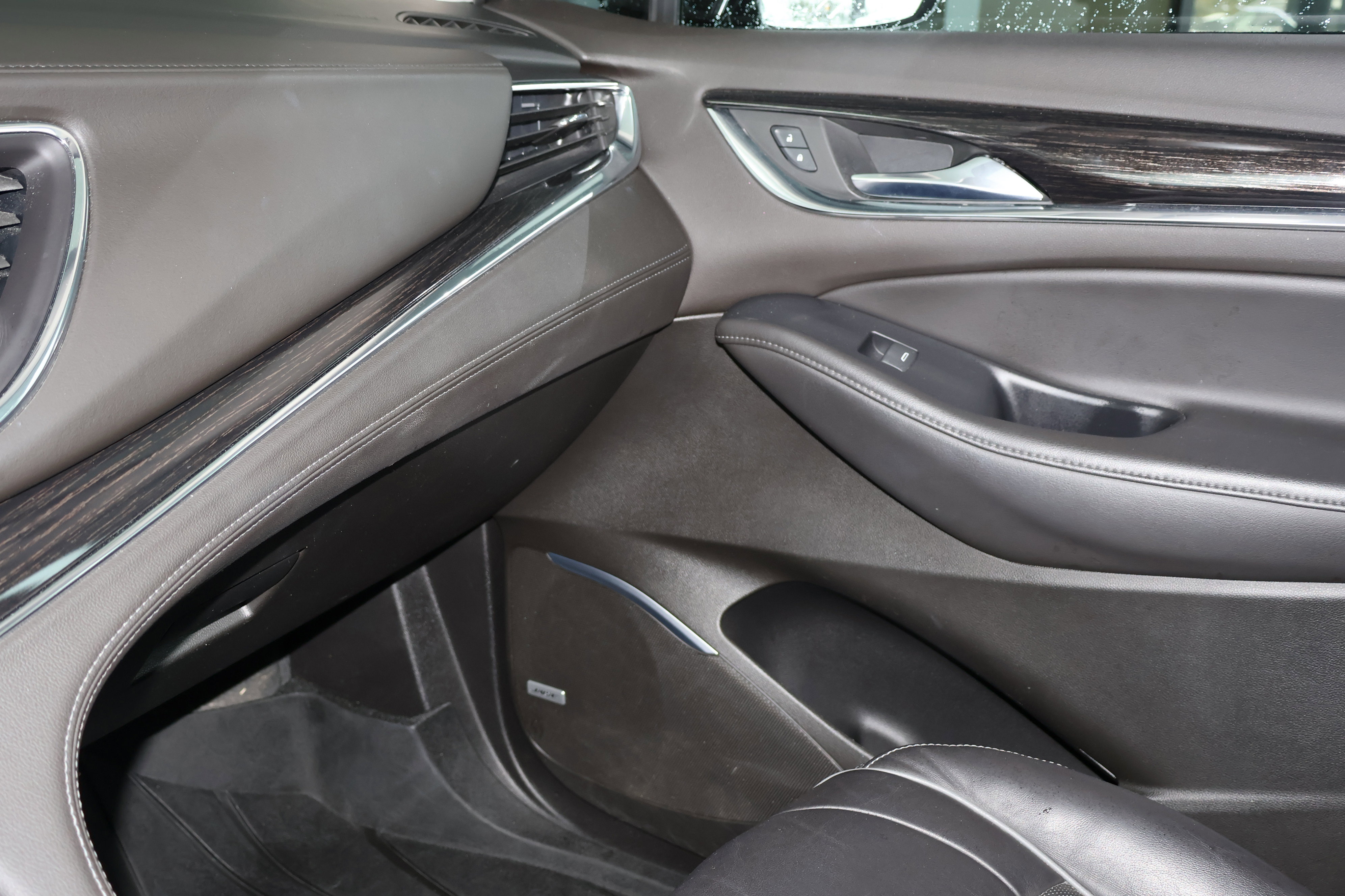 Used 2021 Buick Enclave Avenir w/ Avenir Technology Package image 45