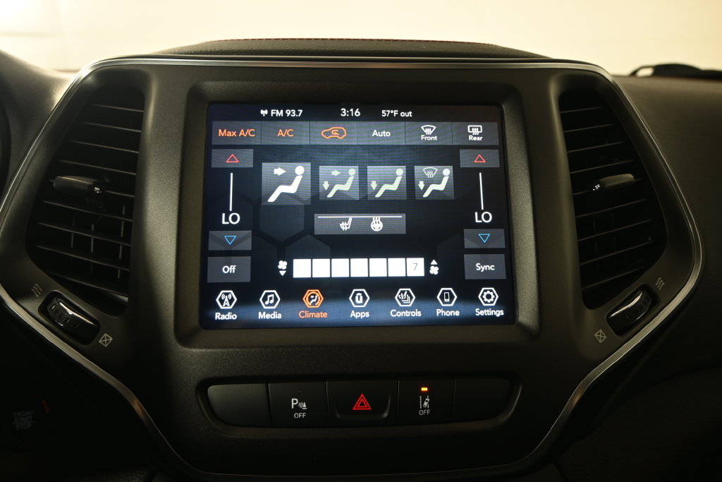 Used 2021 Jeep Cherokee Trailhawk w/ Trailer Tow Group AWD/4WD image 27