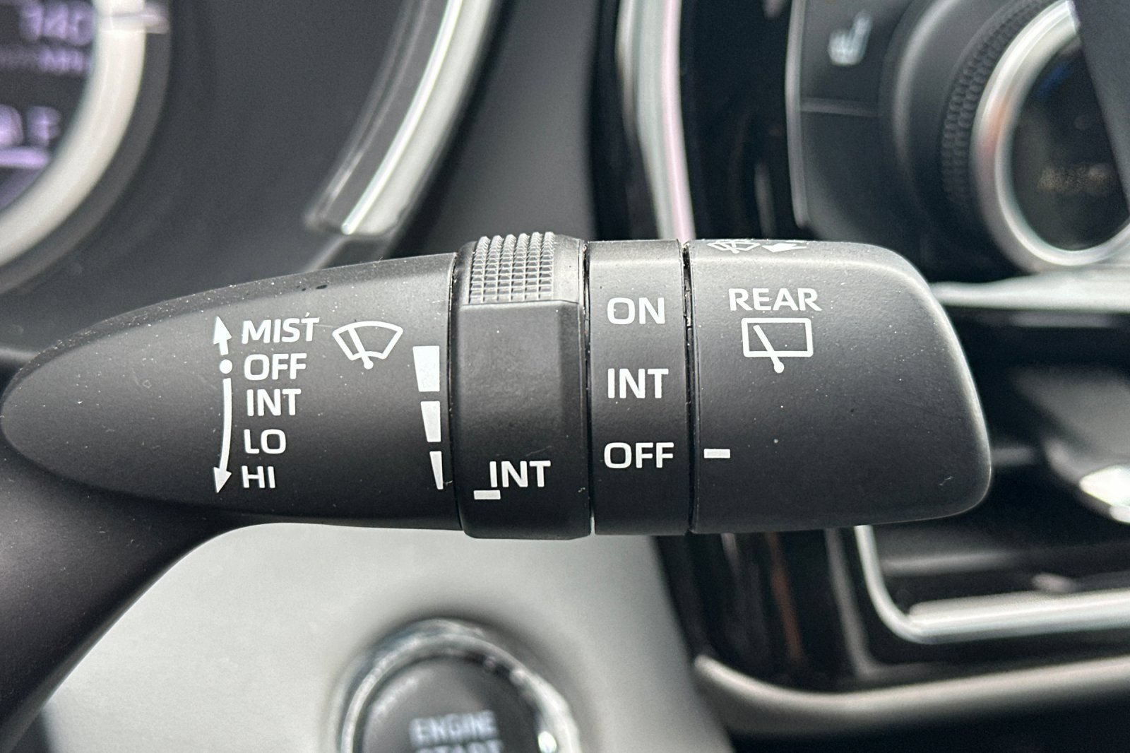 Used 2023 Toyota Highlander XLE AWD/4WD image 39