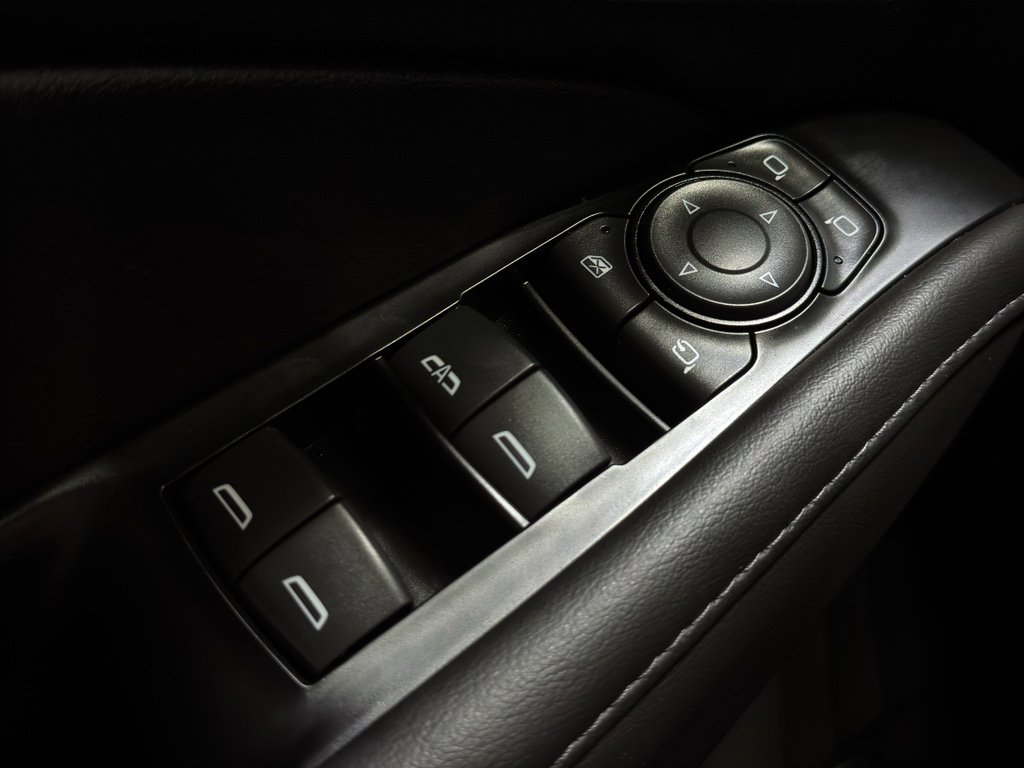 Used 2024 Buick Enclave Avenir image 38