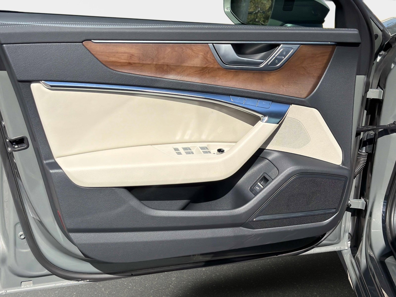 Used 2025 Audi A6 3.0T Premium image 32