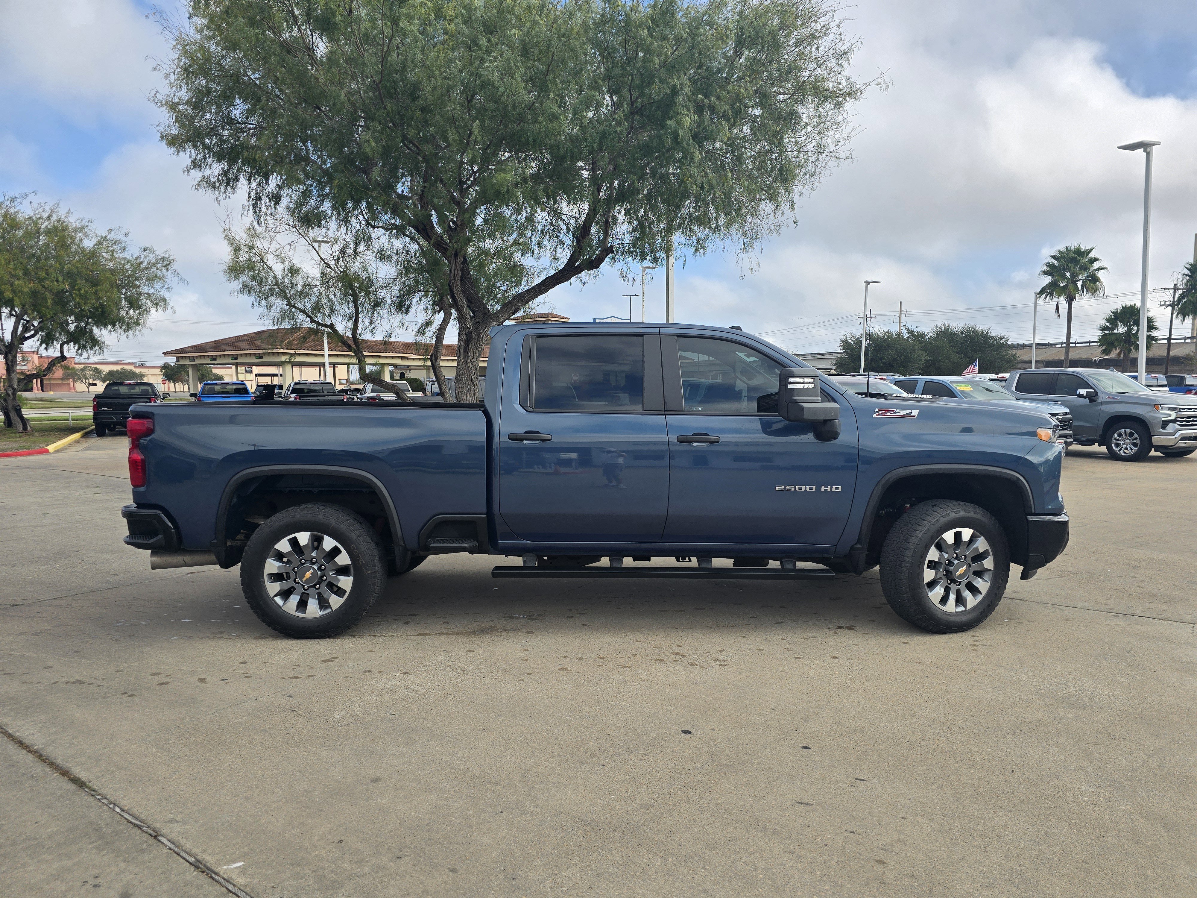 Used 2025 Chevrolet Silverado 2500 Custom w/ Custom Value Package image 2