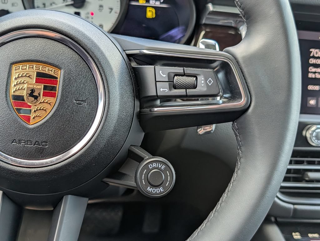 Certified 2025 Porsche Macan AWD/4WD image 21