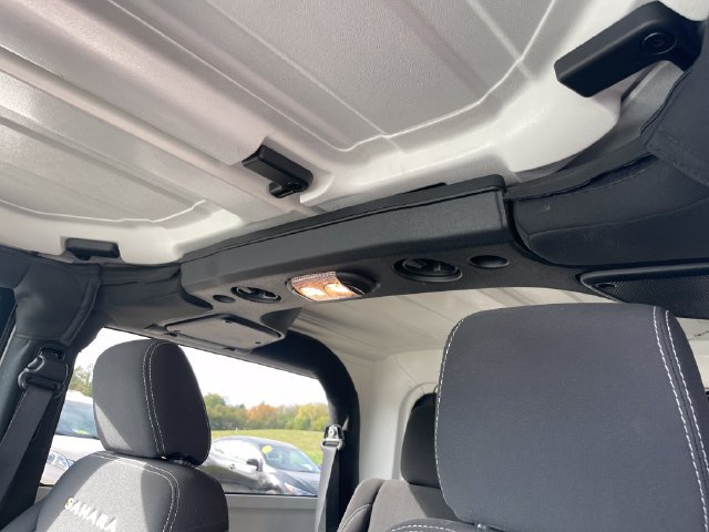 Used 2015 Jeep Wrangler Sahara w/ Connectivity Group AWD/4WD image 26