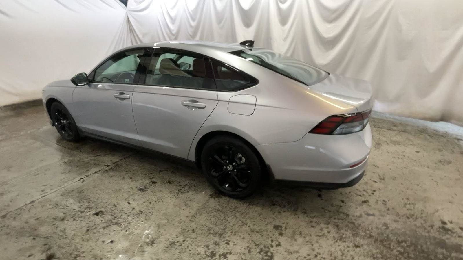 Certified 2025 Honda Accord SE image 9
