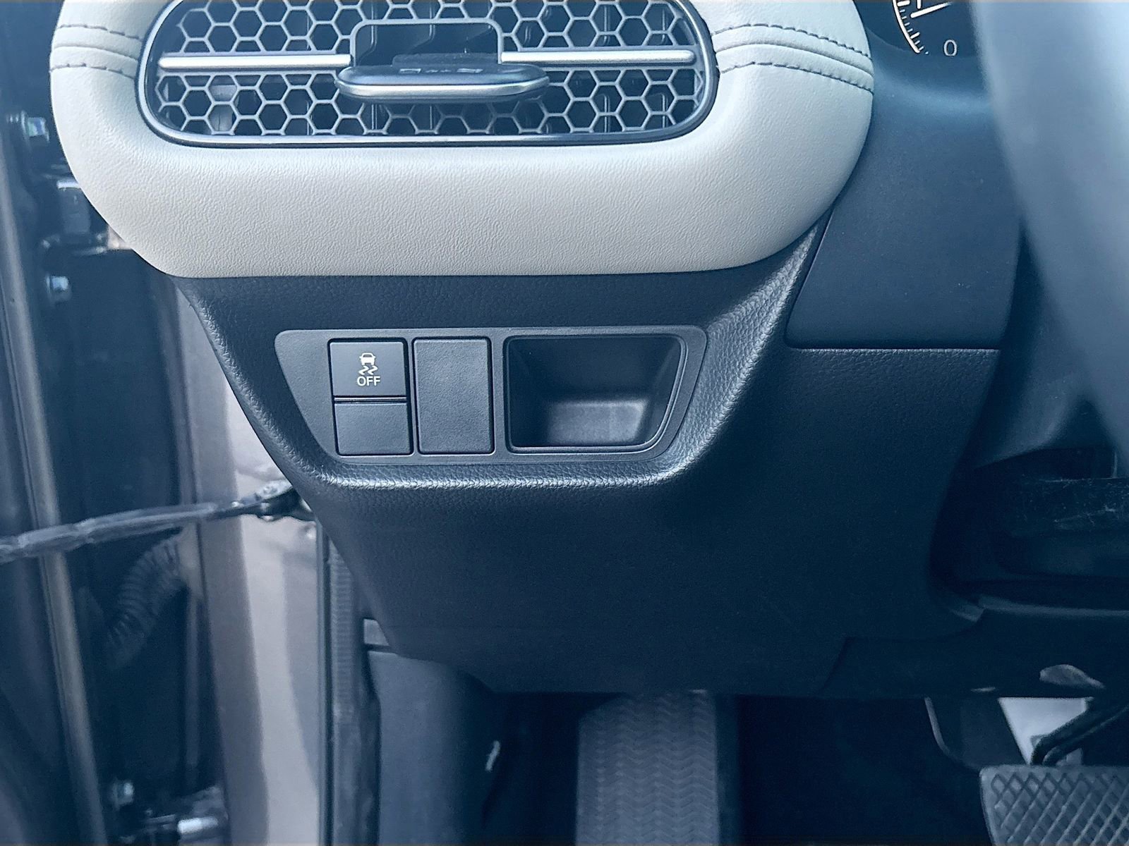 Used 2025 Honda HR-V EX-L image 10