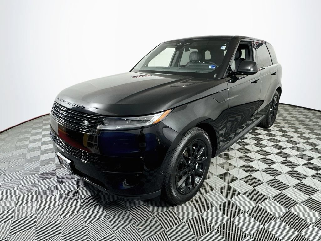 Used 2025 Land Rover Range Rover Sport SE AWD/4WD image 3