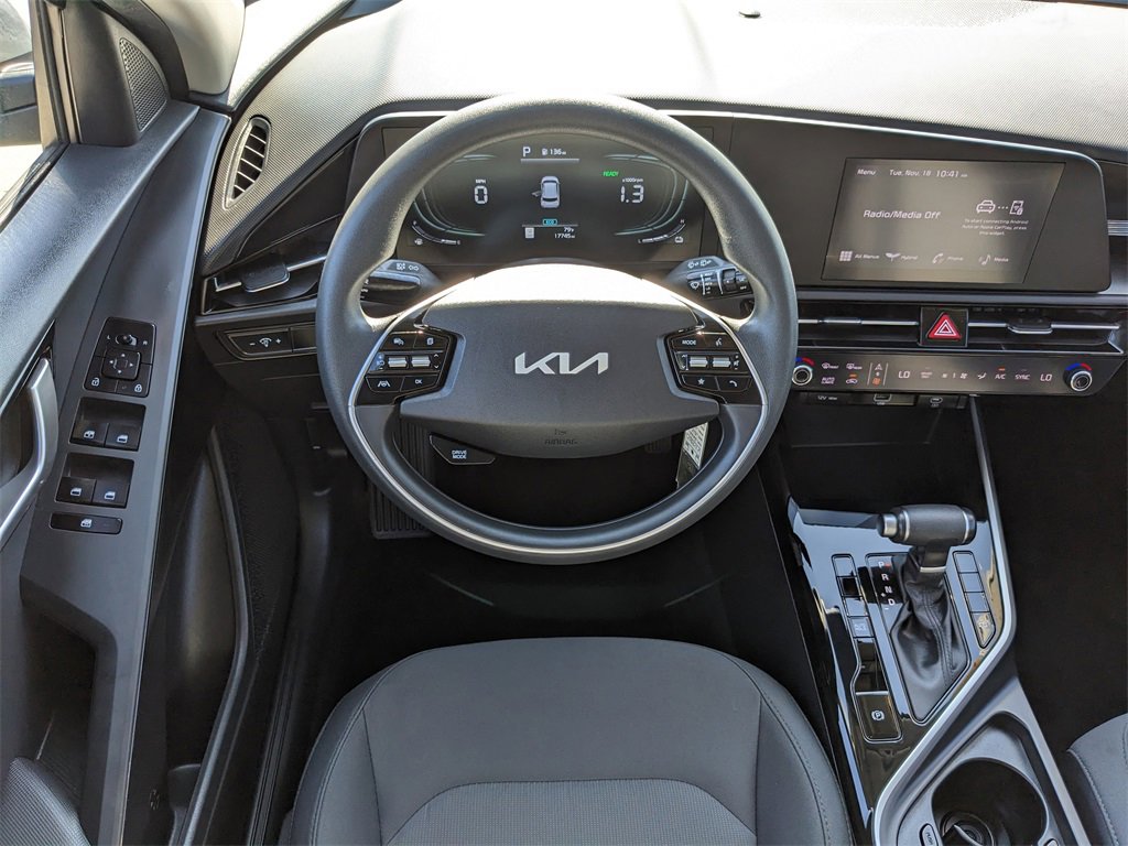 Certified 2025 Kia Niro LX image 17