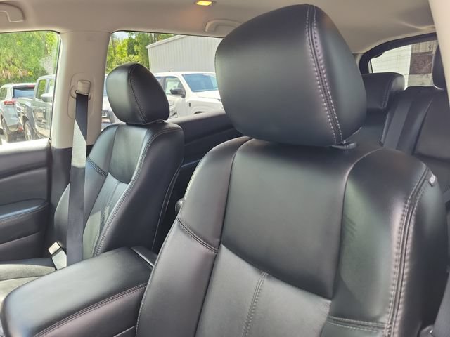 Used 2016 Nissan Pathfinder SL w/ SL Tech Package FWD image 19