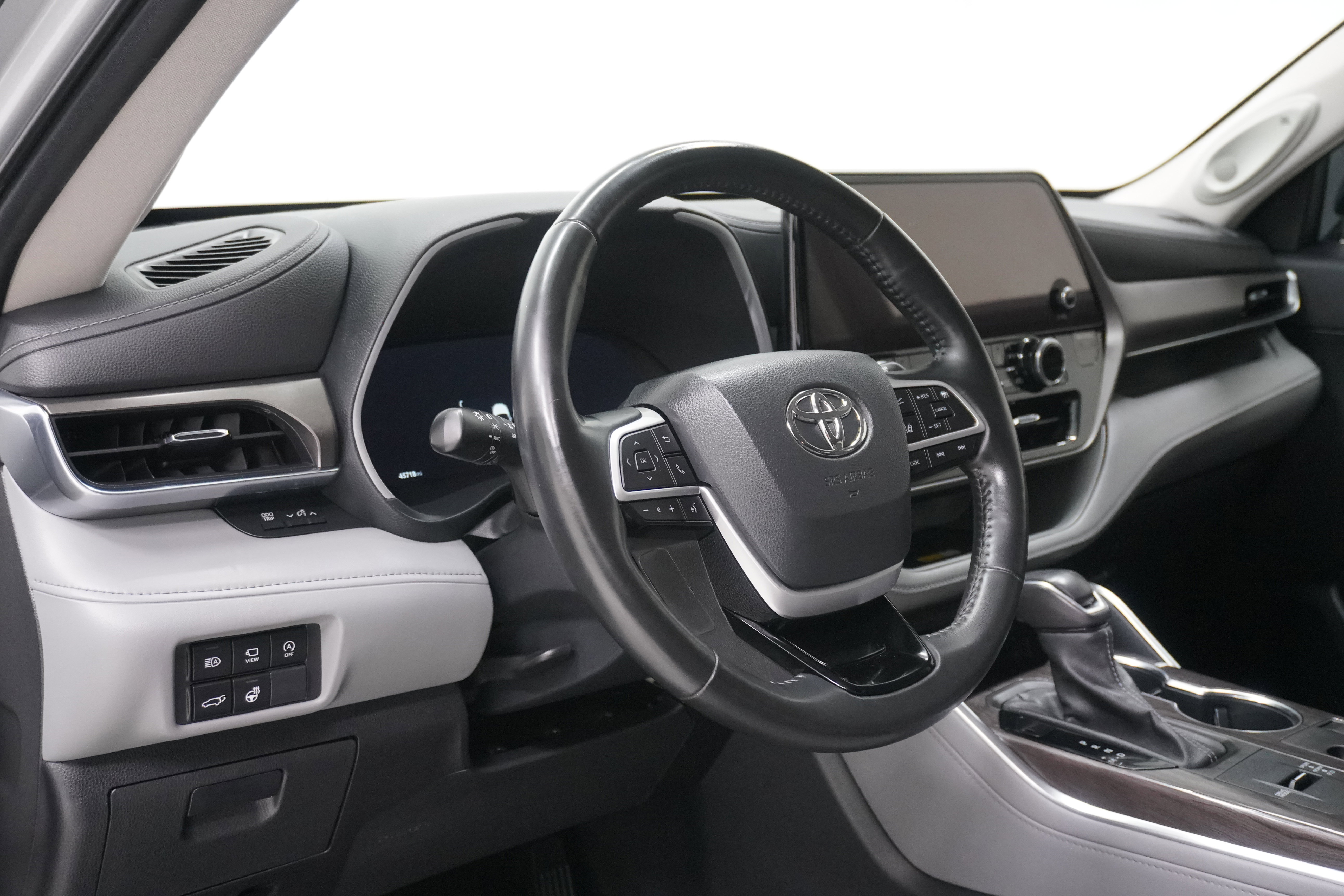 Used 2023 Toyota Highlander Limited FWD image 10