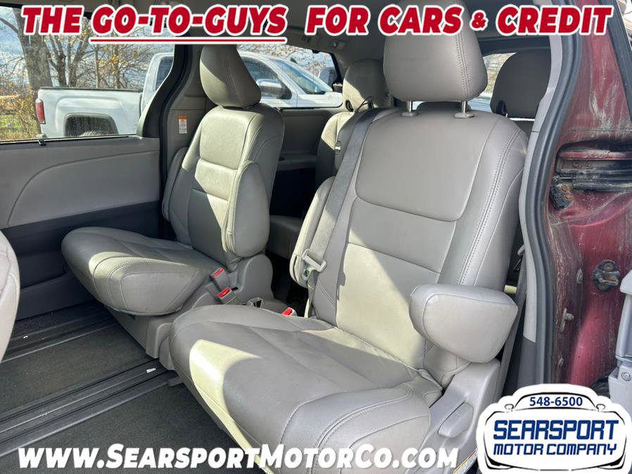 Used 2017 Toyota Sienna LE image 8