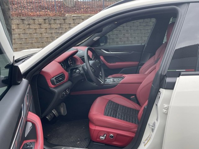 Used 2022 Maserati Levante Trofeo image 21