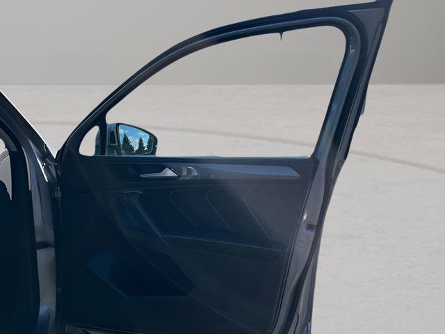 Used 2024 Volkswagen Tiguan SE image 32