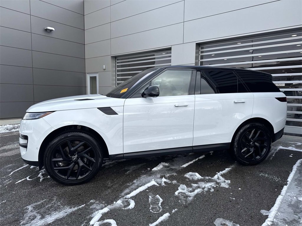 Used 2023 Land Rover Range Rover Sport SE image 3