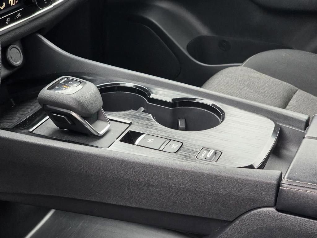 Used 2024 Nissan Rogue SV FWD image 18