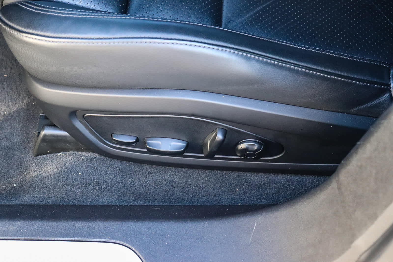 Used 2021 Porsche Taycan Turbo image 23