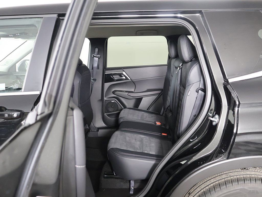 New 2026 Mitsubishi Outlander SE image 33