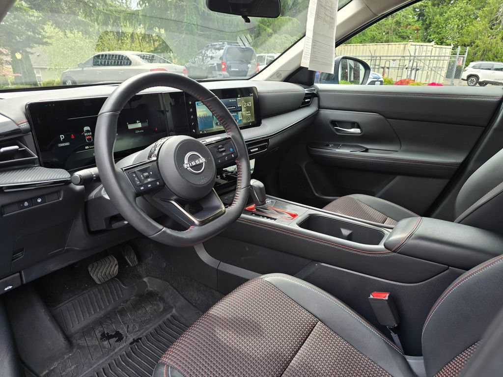 Used 2025 Nissan Kicks SR w/ SR Premium Package AWD/4WD image 11