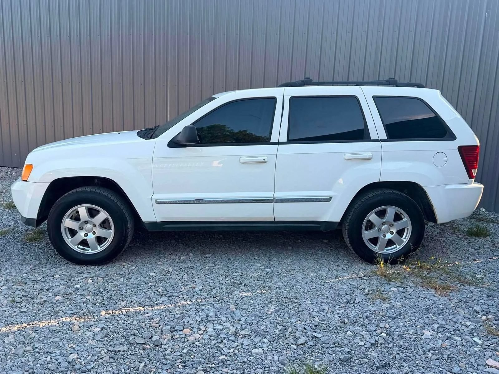 Used 2010 Jeep Grand Cherokee Laredo AWD/4WD image 8