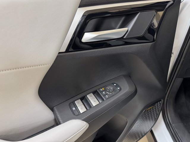 New 2025 Mitsubishi Outlander SE image 7