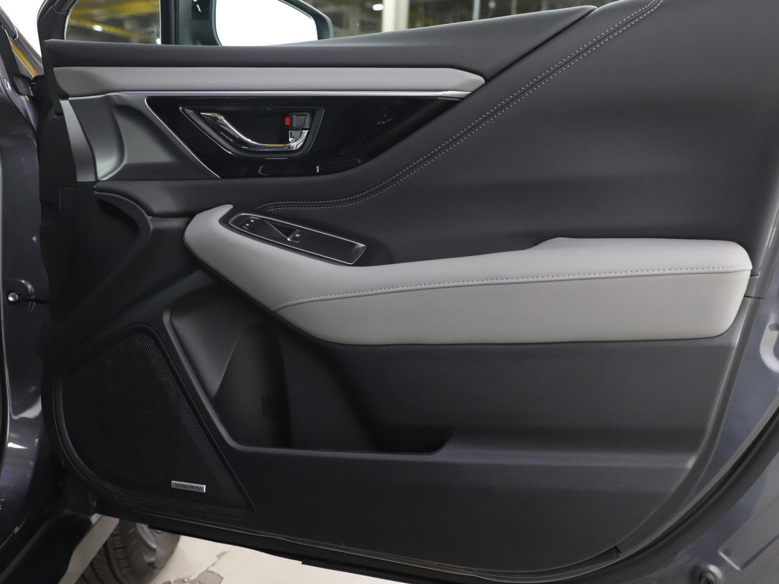 Used 2025 Subaru Outback Limited w/ Tech Package 3 image 9