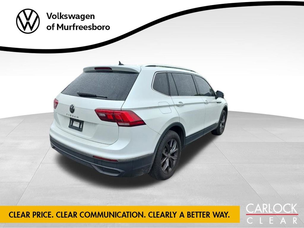 Used 2023 Volkswagen Tiguan SE w/ Panoramic Sunroof Package FWD image 3