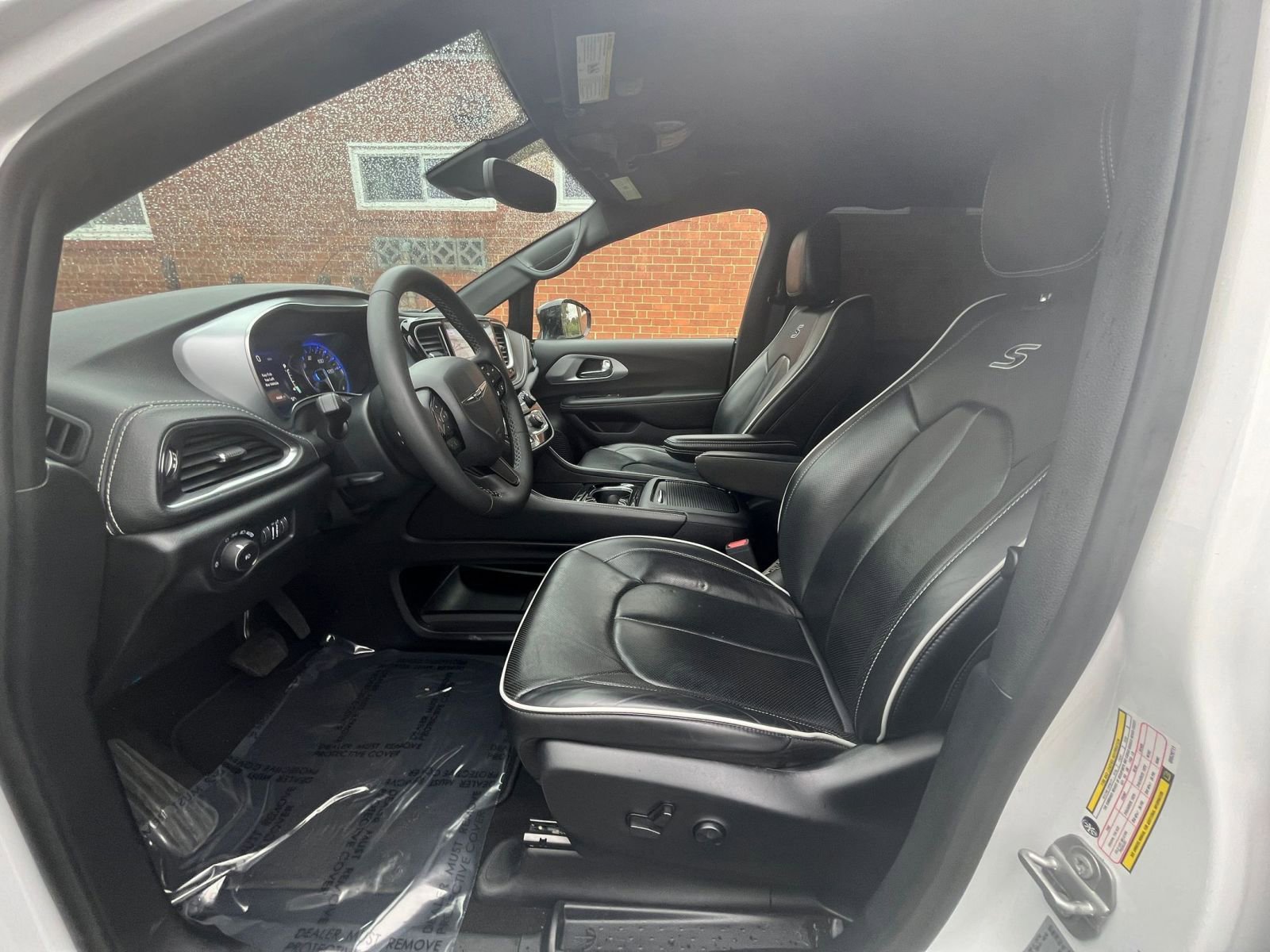 Used 2025 Chrysler Pacifica Limited FWD image 29