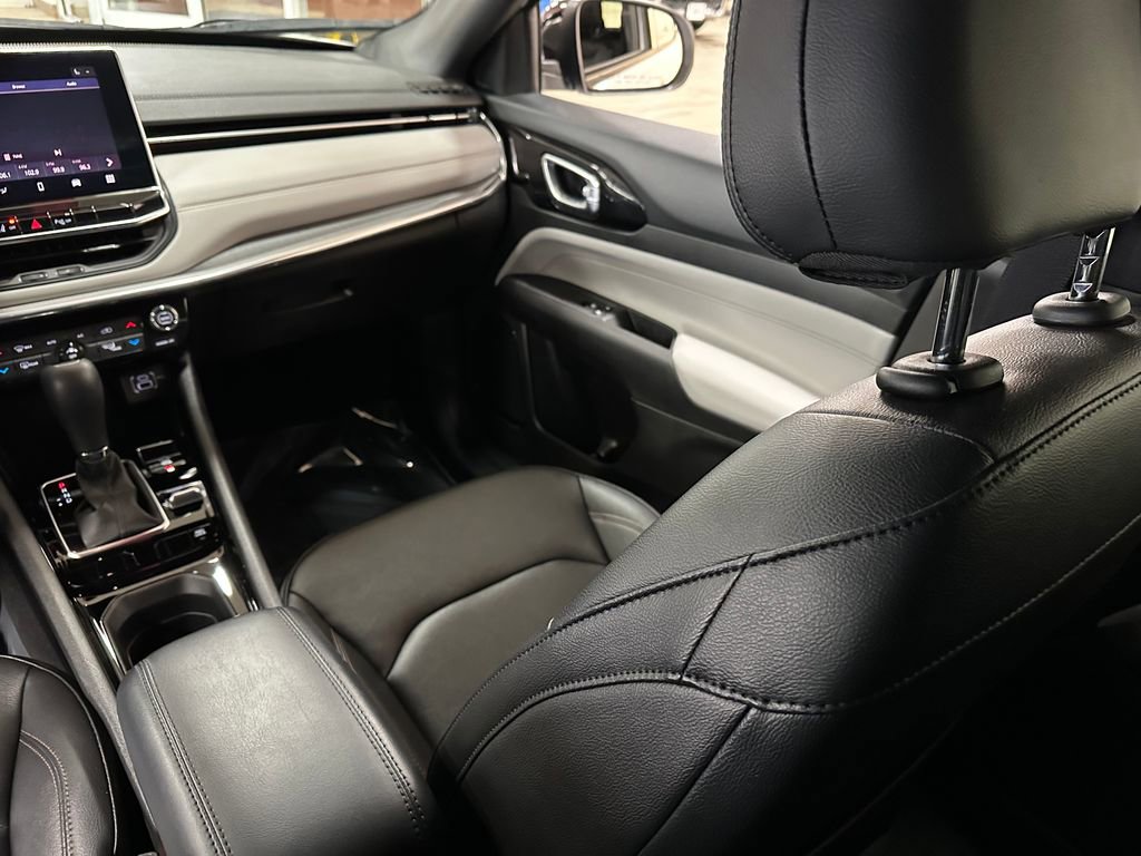 Certified 2024 Jeep Compass Limited AWD/4WD image 13