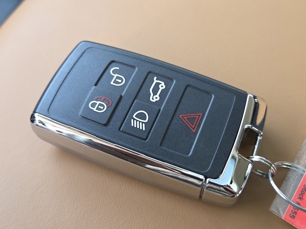 Used 2024 Land Rover Defender 110 X-Dynamic SE image 47