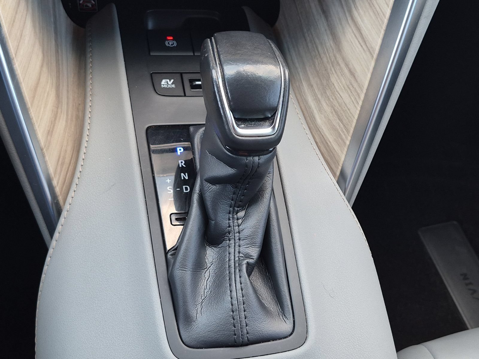 Used 2024 Toyota Venza XLE AWD/4WD image 19