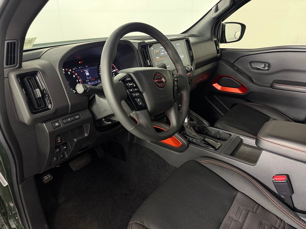 Used 2025 Nissan Frontier PRO-4X AWD/4WD image 13