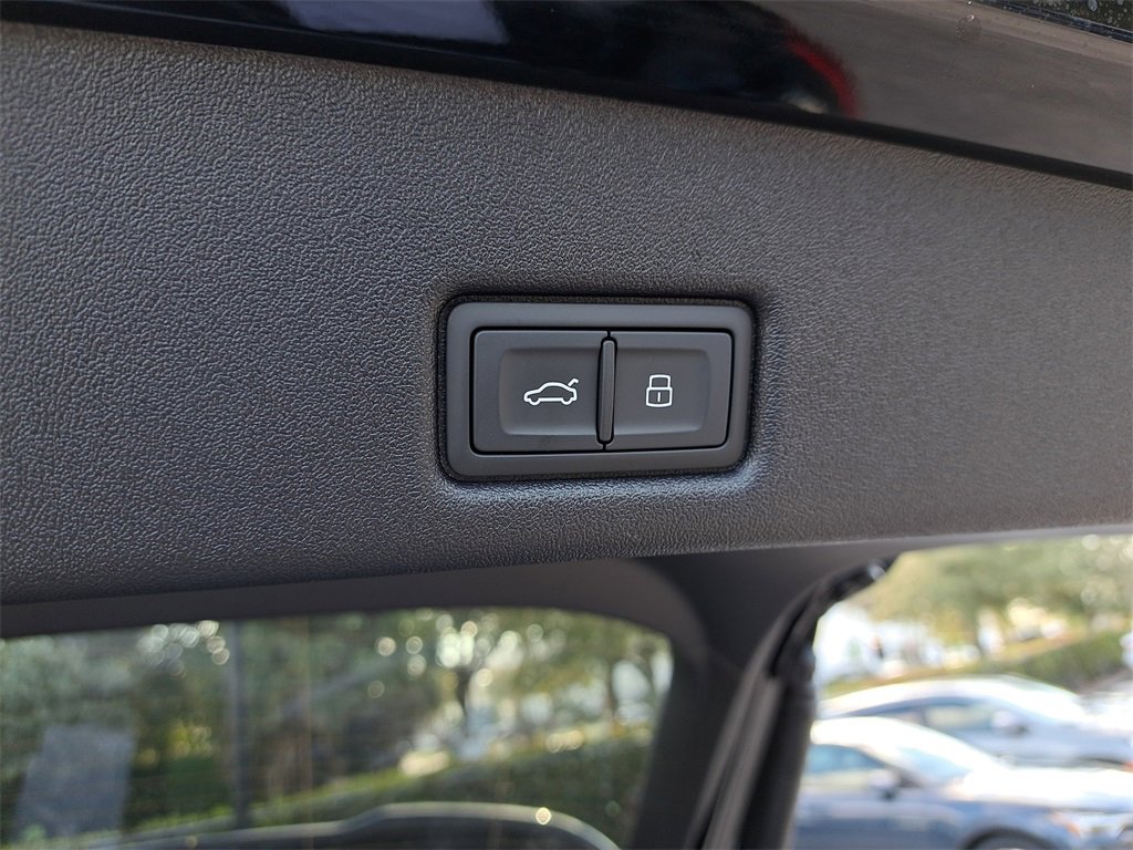 New 2025 Audi Q5 Premium Plus image 32