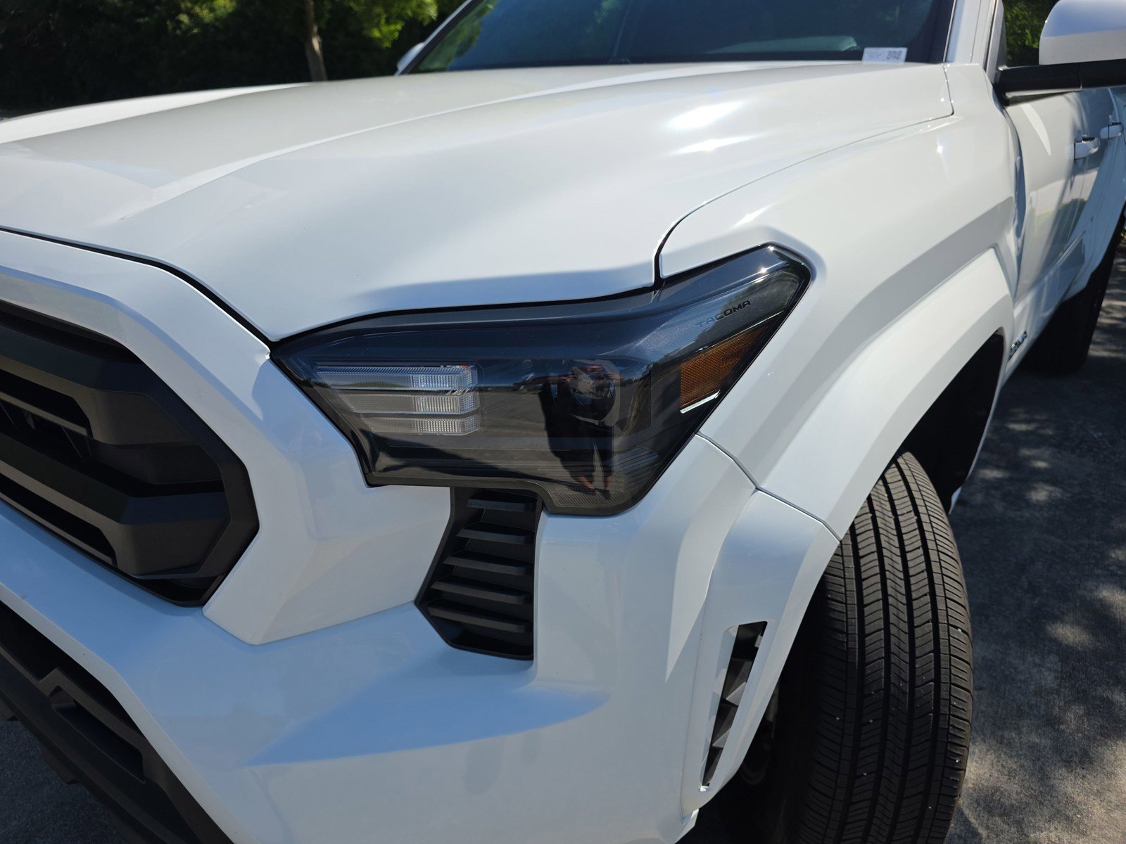 Used 2025 Toyota Tacoma SR5 AWD/4WD image 9