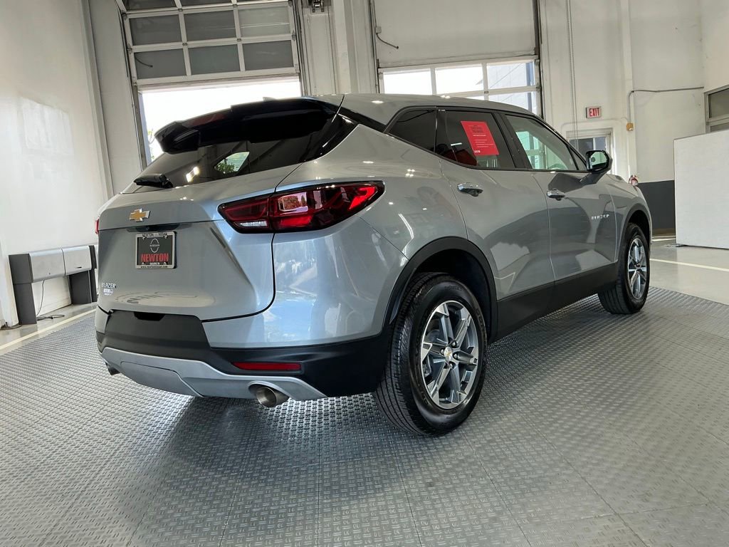 Used 2025 Chevrolet Blazer LT FWD image 24