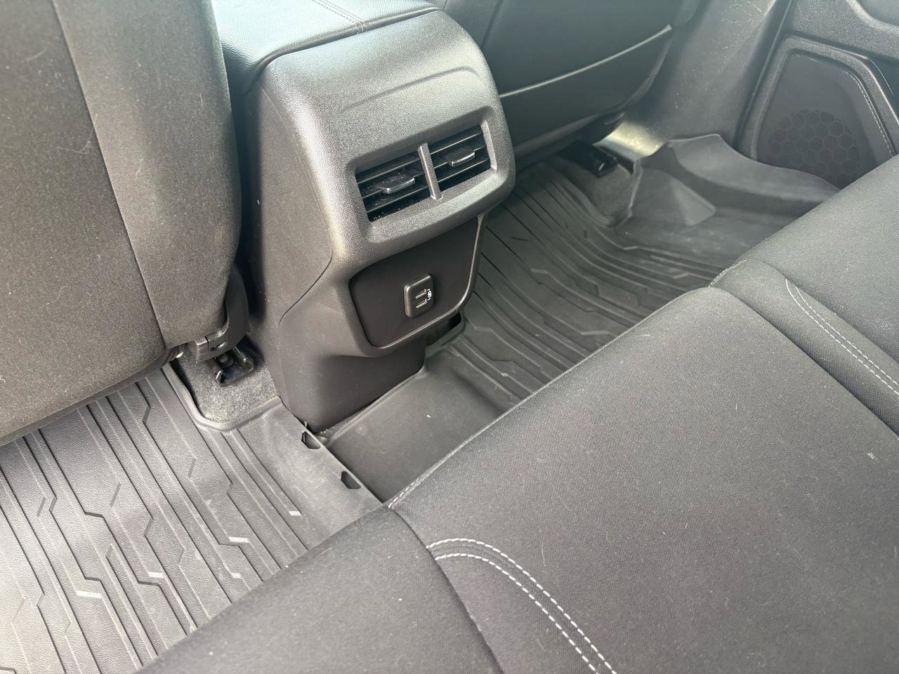 Used 2024 GMC Terrain SLE w/ Driver Convenience Package FWD image 33