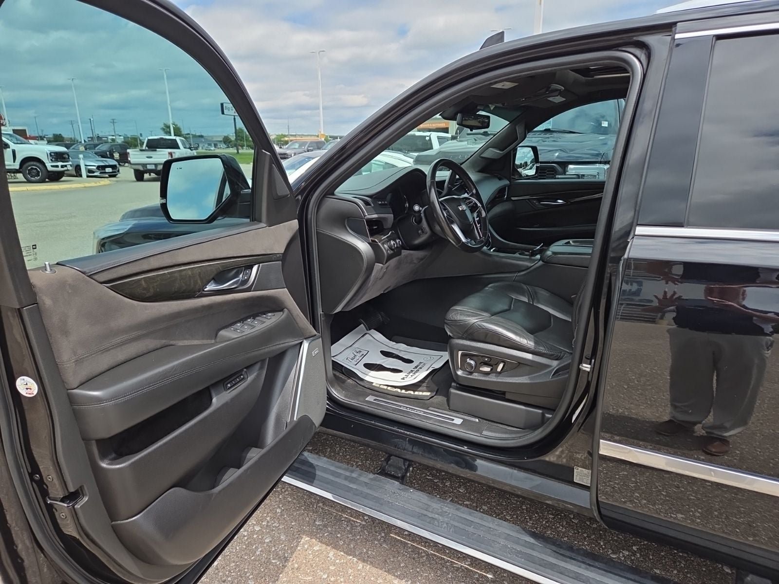 Used 2017 Cadillac Escalade Platinum AWD/4WD image 22
