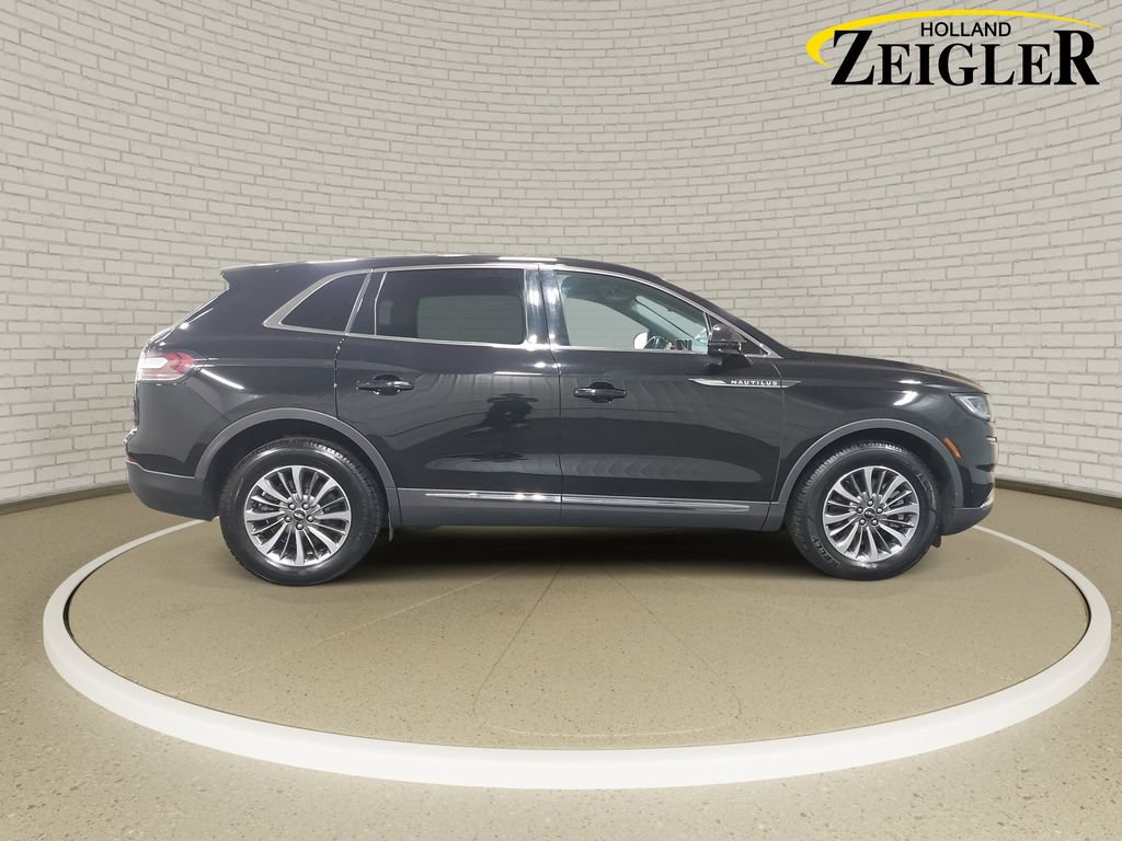 Used 2022 Lincoln Nautilus Reserve AWD/4WD image 4
