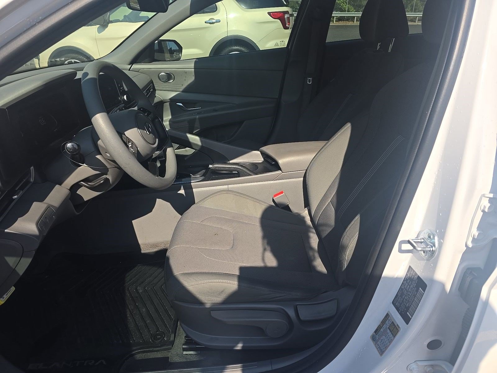Used 2025 Hyundai Elantra SE FWD image 10
