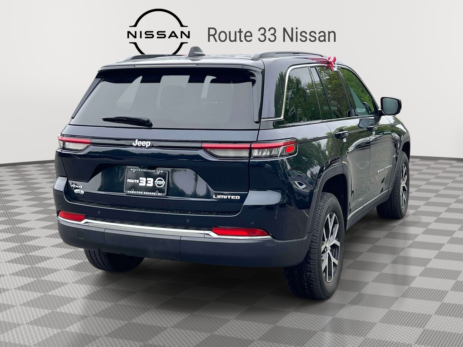 Used 2024 Jeep Grand Cherokee Limited AWD/4WD image 4