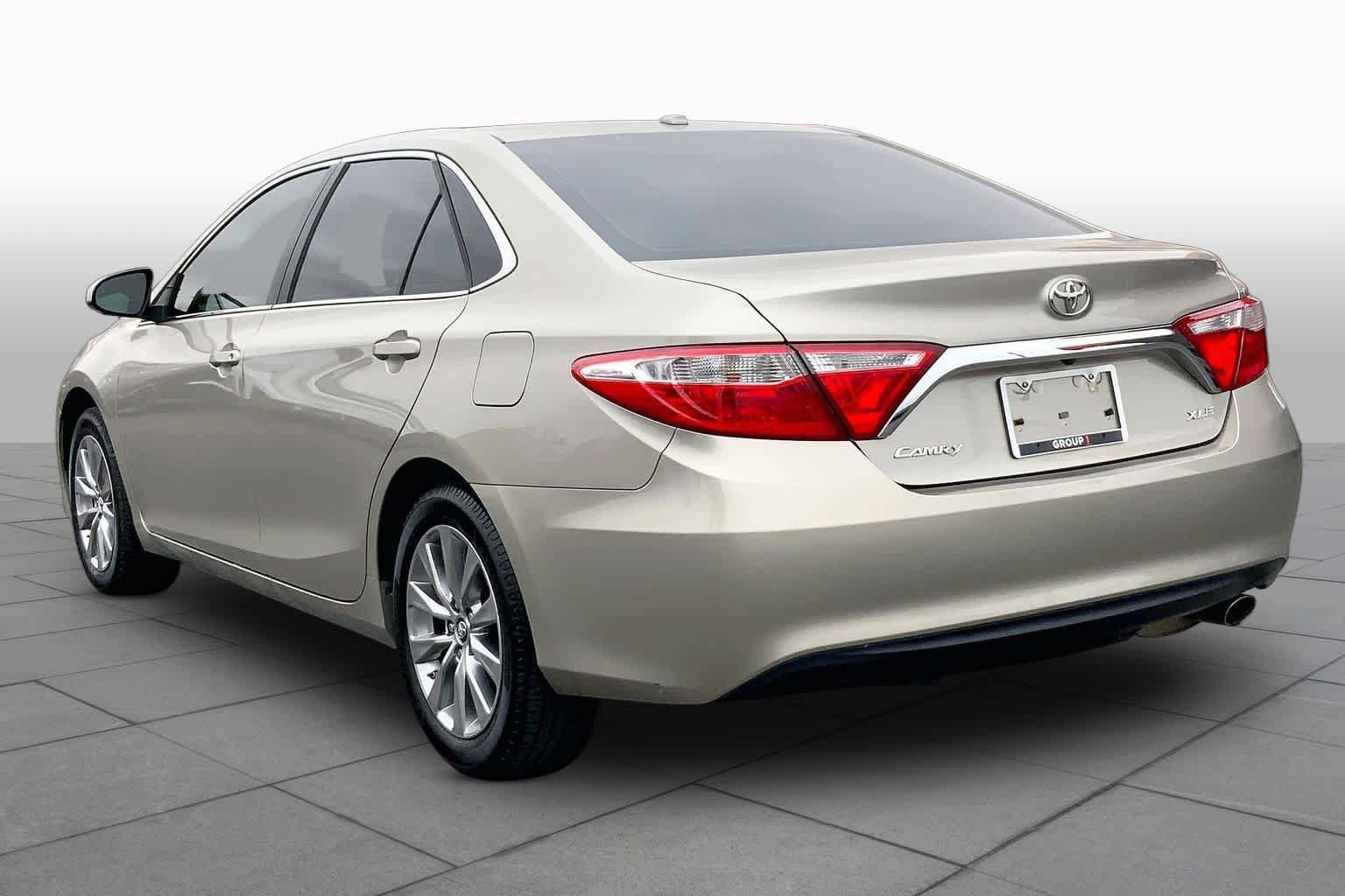 Used 2017 Toyota Camry XLE FWD image 12