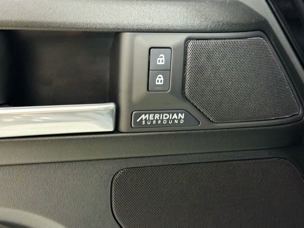 Certified 2025 Land Rover Defender 90 V8 AWD/4WD image 19