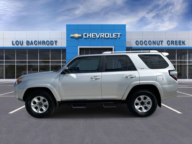 Used 2018 Toyota 4Runner SR5 AWD/4WD image 5